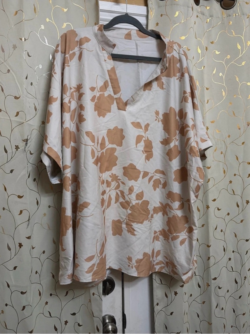 Women’s Floral Short-Sleeve Shirt in Beige and Cream